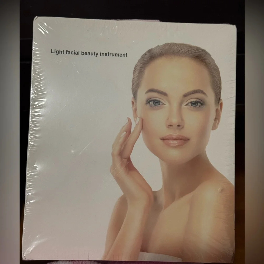 Inactive-LED Light Facial Mask - Picture 4 of 4